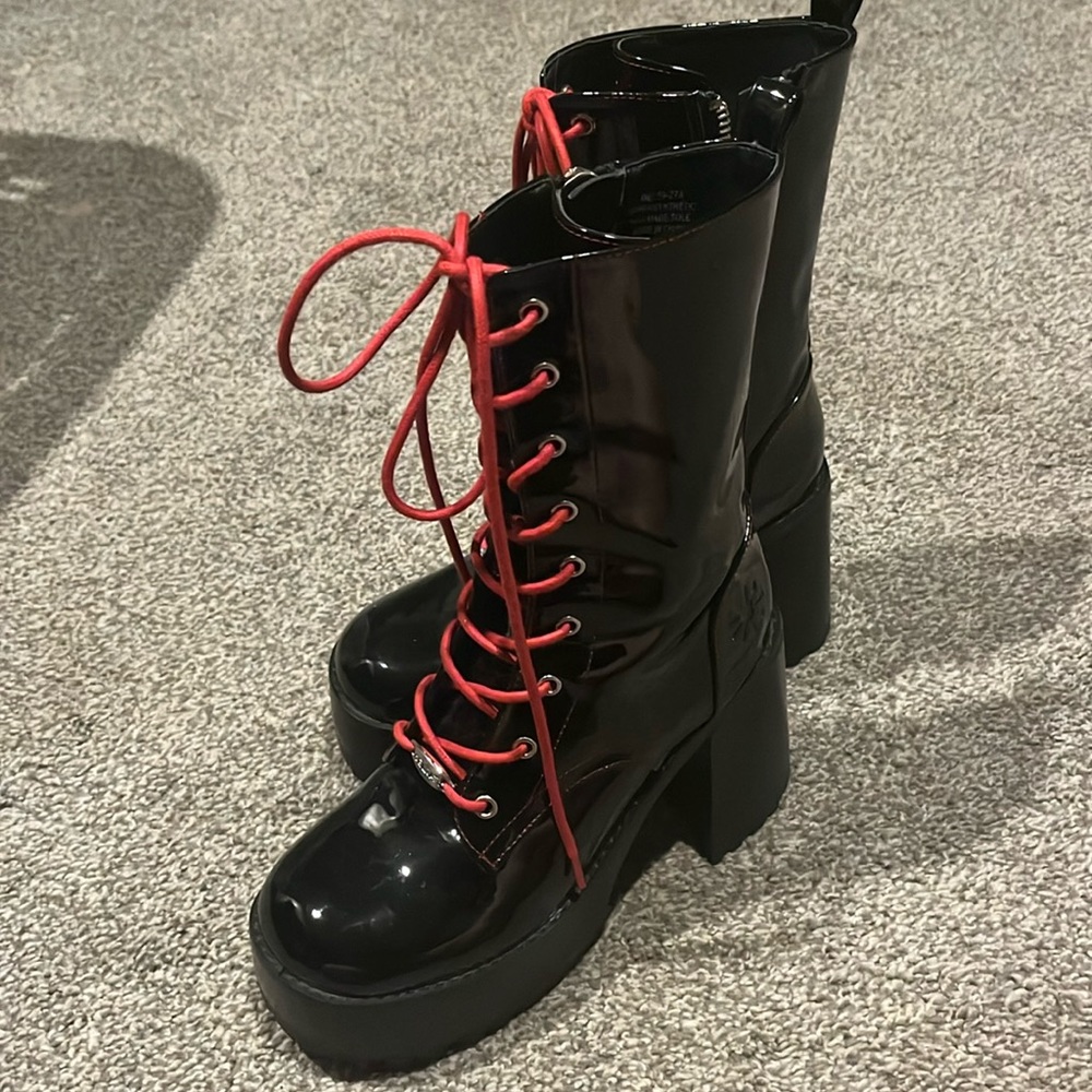 Delia platform boots